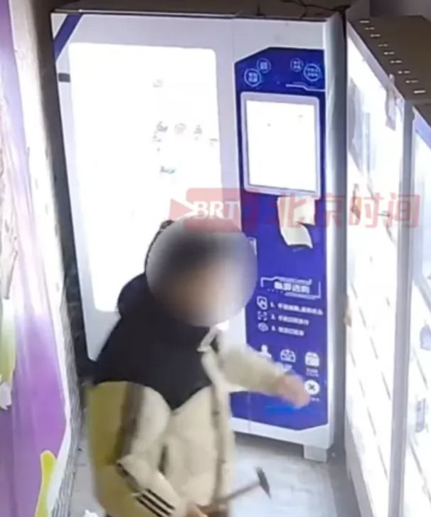 偷情趣用品店主：此类针对性盗窃已非首次mg不朽情缘游戏试玩男子凌晨持锤砸门